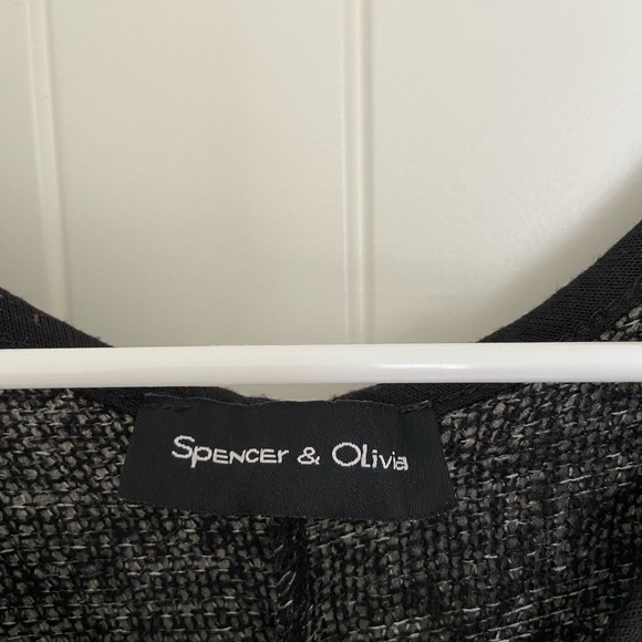 Spencer & Olivia women’s thin knit black poncho lightweight sweater medium - Picture 3 of 4